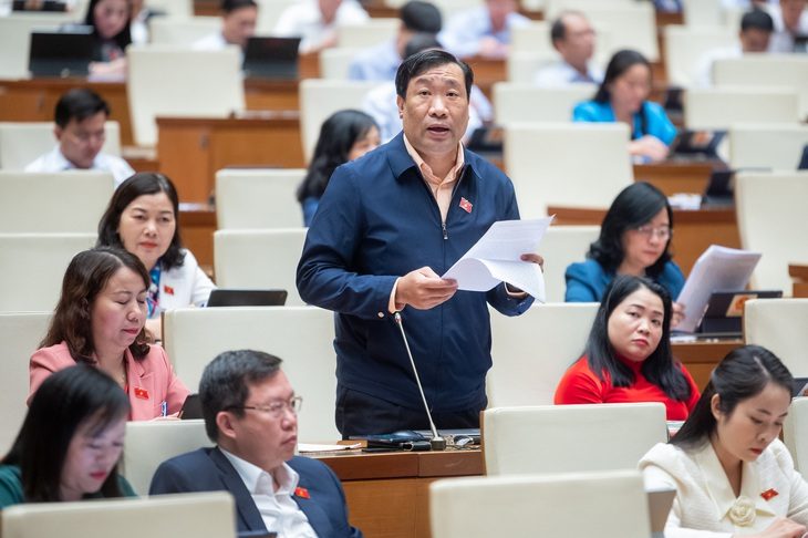 Đại biểu Thạch Phước Bình (Trà Vinh) góp ý về dự thảo Luật Thủ đô - Ảnh: GIA HÂN