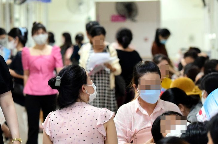 Các sản phụ đi khám thai tại một bệnh viện ở TP.HCM - Ảnh: DUYÊN PHAN