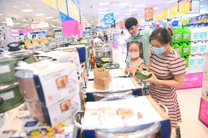 Việc ghi nhãn hàng hóa truy xuất nguồn gốc có những bất cập, đặc biệt là hàng điện tử - Ảnh: Q.ĐỊNH
