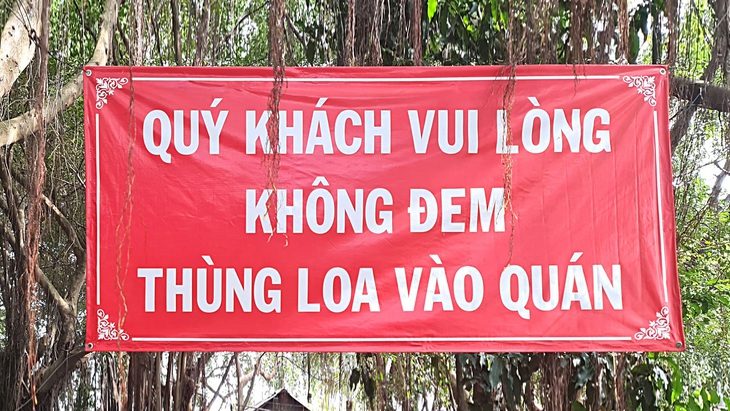 Cuối năm rền rĩ 'Đắp mộ cuộc tình' - Kỳ 5: Đại chiến loa kẹo kéo, người đổ máu, kẻ tù tội - Ảnh 1.