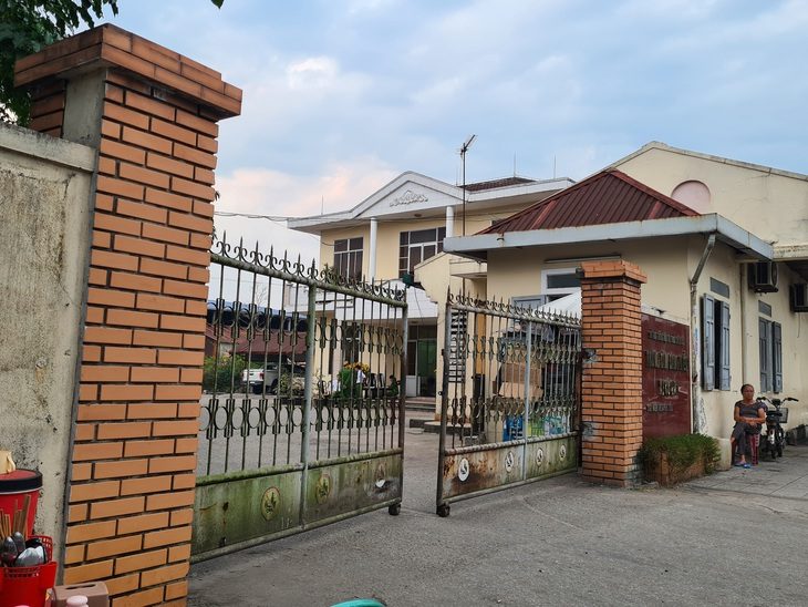 Công an phong tỏa trụ sở trung tâm đăng kiểm ở Huế - Ảnh 1.