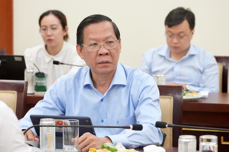 Chủ tịch UBND TP.HCM Phan Văn Mãi tại hội nghị - Ảnh: HỮU HẠNH