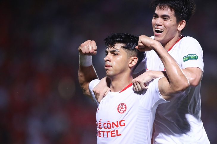Pedro đã lập cú đúp giúp Thể Công Viettel dẫn trước Công An Hà Nội 2-0 - Ảnh: MINH ĐỨC