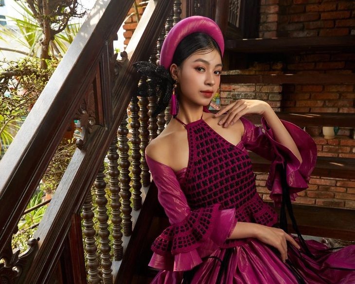 Sự kết hợp giữa đan móc và chất liệu tái chế trong bộ sưu tập