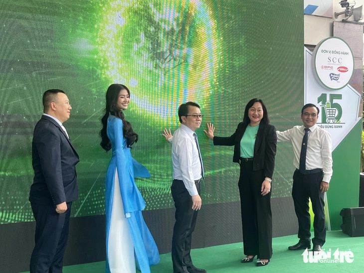 Lễ phát động chiến dịch Tiêu dùng xanh năm 2024 ở TP.HCM ngày 1-6 mở đầu cho nhiều ưu đãi, giảm giá - Ảnh: N.BÌNH