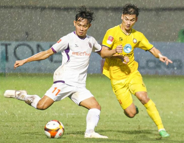 CLB B.Bình Dương (trái) trong trận thua Thanh Hóa 2-3 - Ảnh: VPF