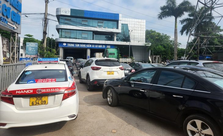 Cục Đăng kiểm nhận định có 31 tỉnh, thành phố tái diễn nguy cơ ùn tắc kiểm định xe trong năm 2024 - Ảnh: TUẤN PHÙNG