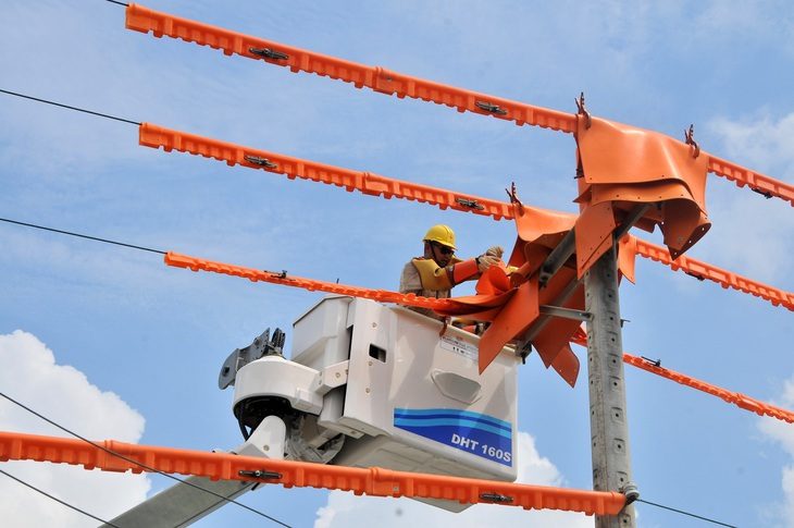 Giá bán lẻ điện sinh hoạt được rút xuống còn 5 bậc thang theo đề xuất mới - Ảnh: EVN
