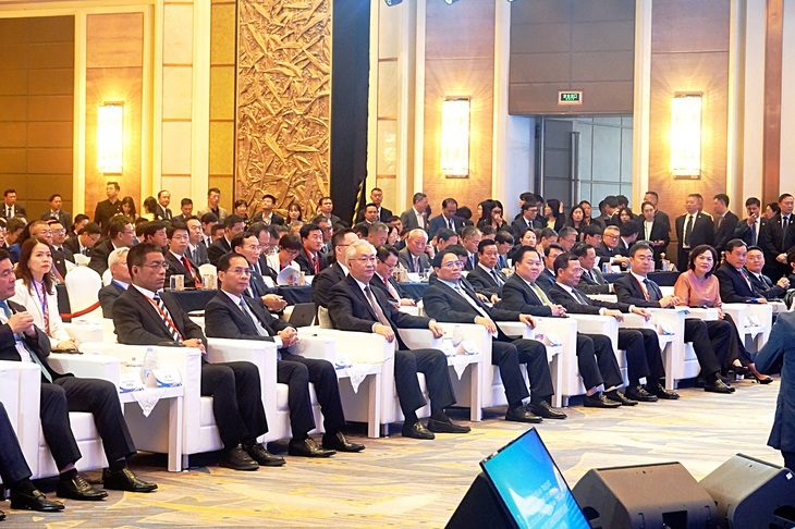 Thủ tướng kêu gọi doanh nghiệp đầu tư Trung Quốc tham gia đầu tư dự án cơ sở hạ tầng - Ảnh: NGỌC AN