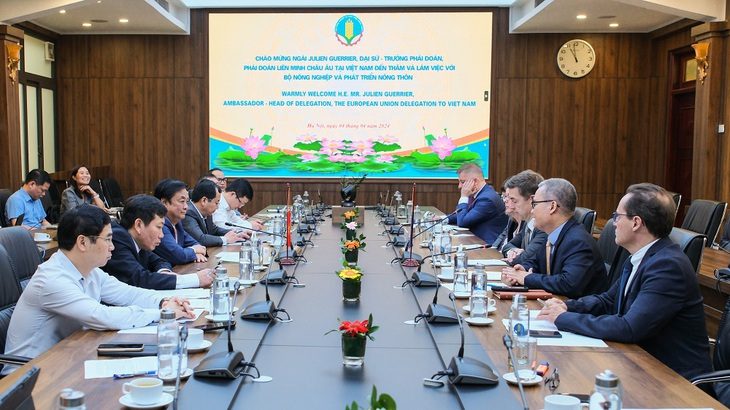 Bộ trưởng Lê Minh Hoan tiếp và làm việc với ngài Julien Guerrier, đại sứ - trưởng Phái đoàn EU tại Việt Nam - Ảnh: QUỲNH CHI