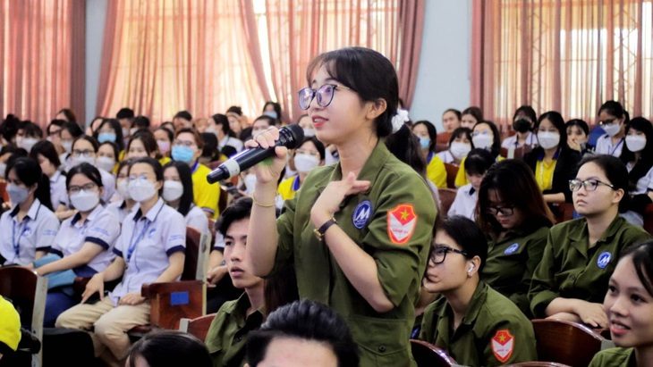 Dễ vướng rắc rối khi phát tán clip - Ảnh 1.