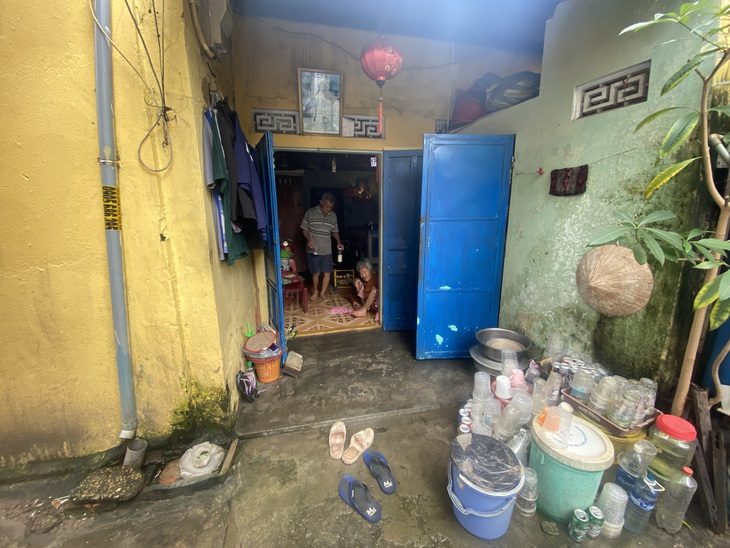 Chái nhà cùng khoảnh đất 20  m²  lâu nay mẹ con cụ Mỹ sinh sống - Ảnh: B.D.