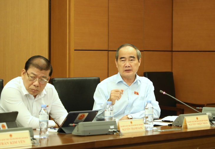 Coi lại việc trả tiền lương để người lao động đủ nuôi thêm một người - Ảnh 1.