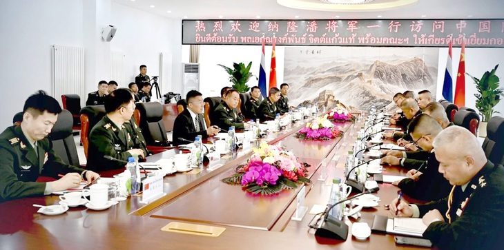Phái đoàn công tác do Tư lệnh Lục quân Thái Lan, tướng Narongpan Jitkaewthae đang làm việc tại Bắc Kinh, Trung Quốc trong chuyến công tác từ ngày 8 đến 16-6 - Ảnh: Nation