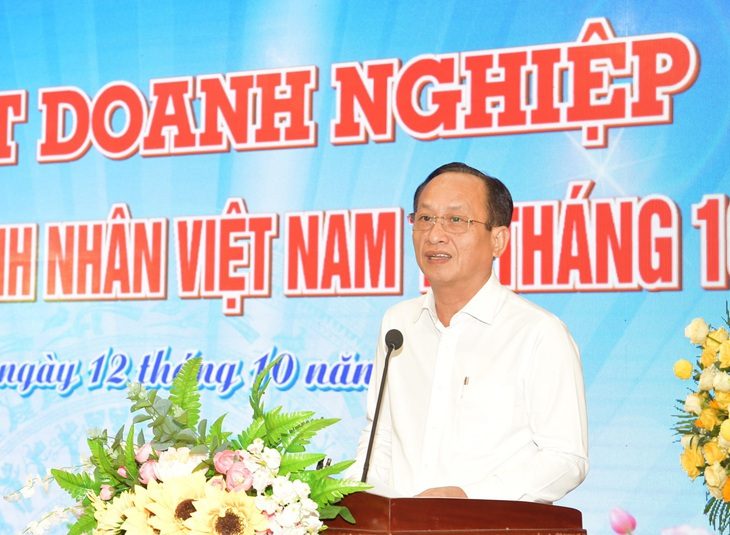 Chủ tịch UBND tỉnh Bạc Liêu Phạm Văn Thiều phát biểu tại buổi họp mặt doanh nghiệp - Ảnh: PHAN THANH CƯỜNG