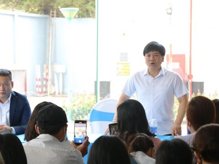 Chiều 15-3-2023, lần đầu tiên ông Nguyễn Ngọc Thủy ("Shark" Thủy) - chủ tịch APAX Leaders - có buổi đối thoại trực tiếp với phụ huynh TP.HCM xung quanh vụ APAX Leaders - Ảnh: TRỌNG NHÂN