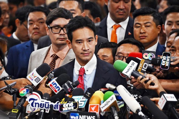 Ngày 20-12, cựu ứng viên thủ tướng Thái Lan Pita Limjaroenrat ra tòa làm chứng để cứu vãn sự nghiệp chính trị - Ảnh: AFP