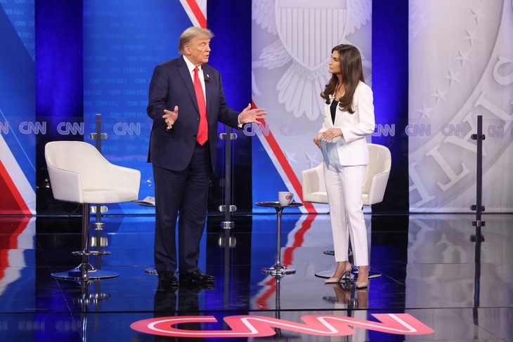 Đài CNN bị chê thậm tệ vì cuộc phỏng vấn thảm họa với ông Trump - Ảnh 1.