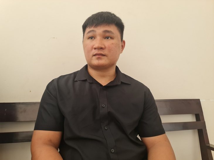 Shipper Lâm Anh Đạt, người từng bị đánh gãy hai tay - Ảnh: TRẦN MAI