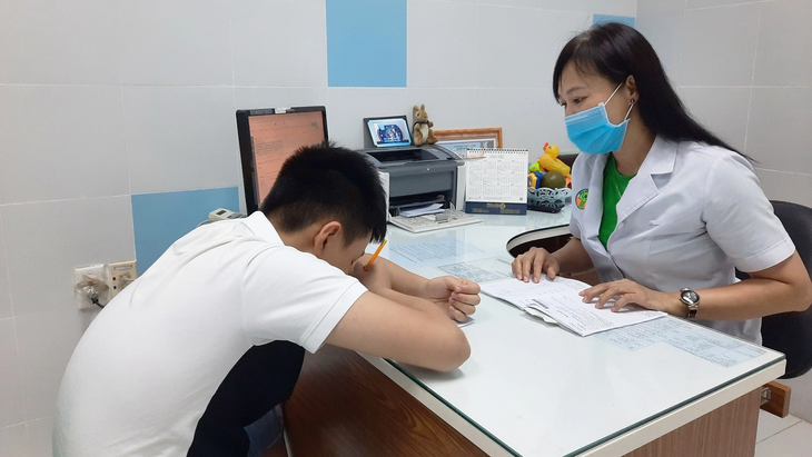 'Cuộc chiến' cai nghiện game... quá khó - Ảnh 1. Trẻ điều trị tâm lý tại Bệnh viện Nhi đồng 2 (TP.HCM) gia tăng vào dịp hè - Ảnh: THU HIẾN