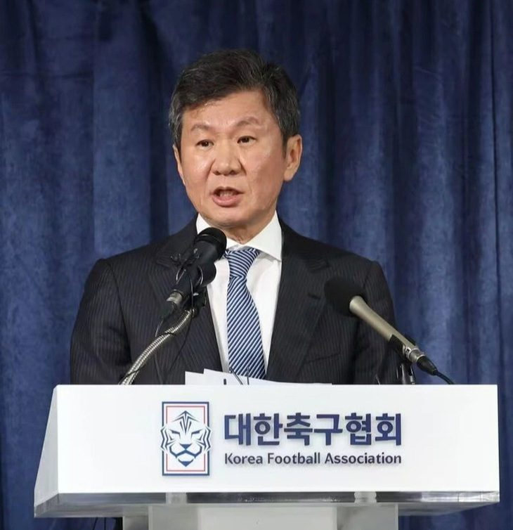 Chủ tịch bóng đá Hàn Quốc kiên quyết không từ chức, chạy đua để giữ ghế?- Ảnh 1. Chủ tịch KFA Chung Mong Gyu đang đứng trước sức ép phải từ chức - Ảnh: NEWSIS