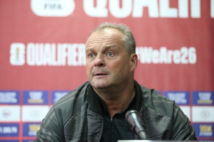 HLV Michael Weiss yêu cầu các cầu thủ tuyển Philippines thi đấu quyết liệt trước tuyển Việt Nam - Ảnh: HỮU TẤN HLV Michael Weiss yêu cầu các cầu thủ tuyển Philippines thi đấu quyết liệt trước tuyển Việt Nam - Ảnh: HỮU TẤN