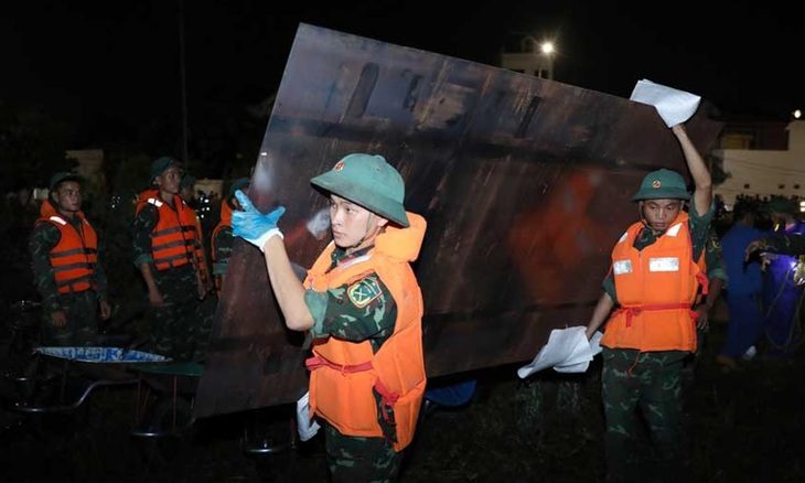 Chủ tịch UBND tỉnh Bắc Giang, Bắc Ninh xuyên tối chỉ đạo khắc phục sự cố trạm bơm ven sông - Ảnh 1. Chủ tịch UBND tỉnh Bắc Giang, Bắc Ninh xuyên tối chỉ đạo khắc phục sự cố trạm bơm ven sông - Ảnh 1.