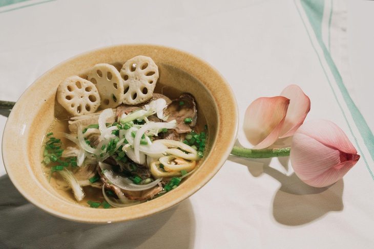 Phở Sen là món ăn đậm vị quê hương, an lành, bổ dưỡng. Ảnh: Đ.H Phở sen là món ăn đậm vị quê hương, an lành, bổ dưỡng - Ảnh: Đ.H.