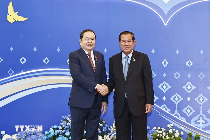 tran-thanh-man-campuchia-2-1732434822929305378941 Chủ tịch Quốc hội Trần Thanh Mẫn nêu thông điệp về hòa bình tại Campuchia - Ảnh 1.